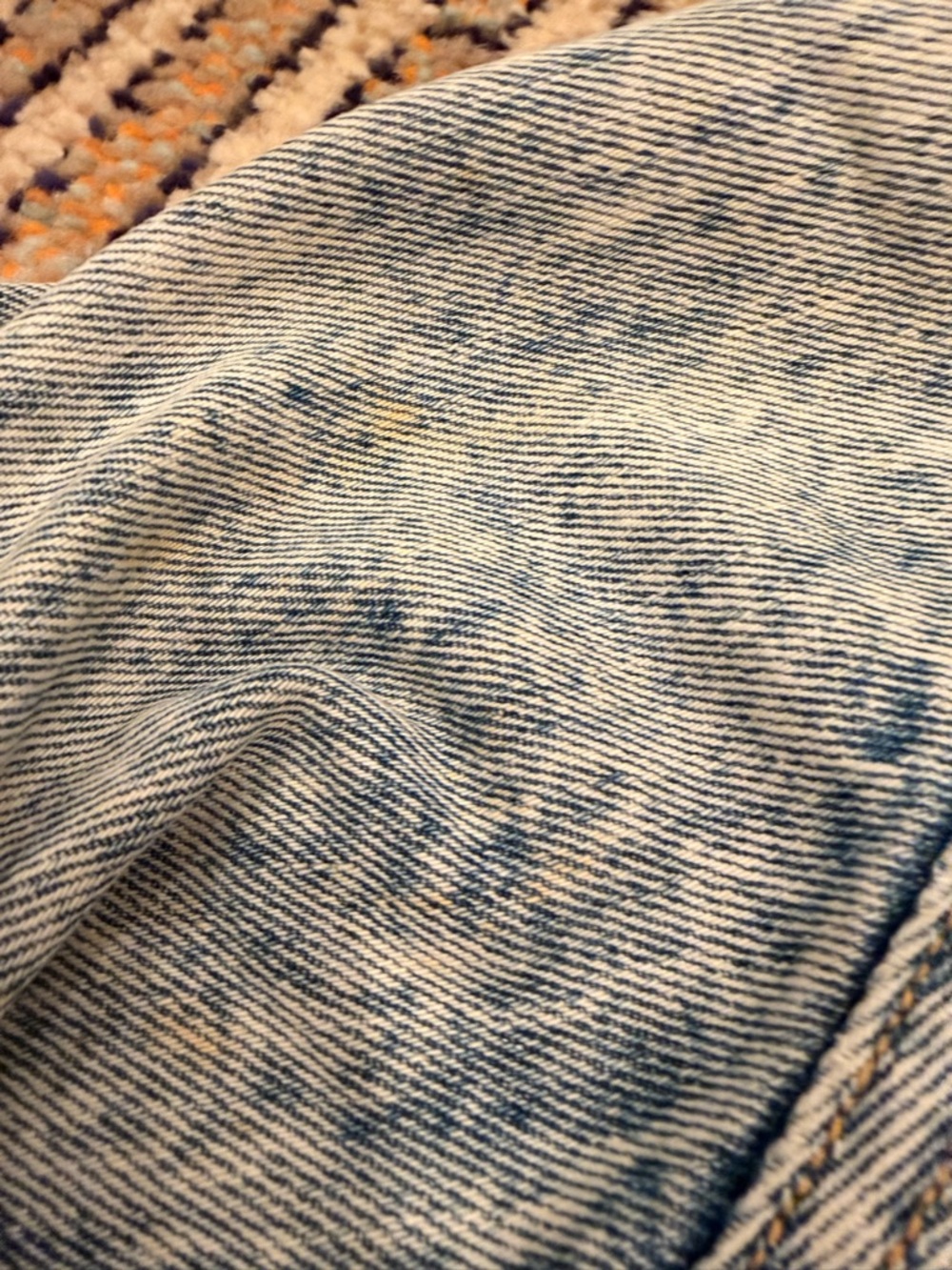 vintage Guess Georges Marciano denim jacket in a light acid wash - Picture 10 of 10